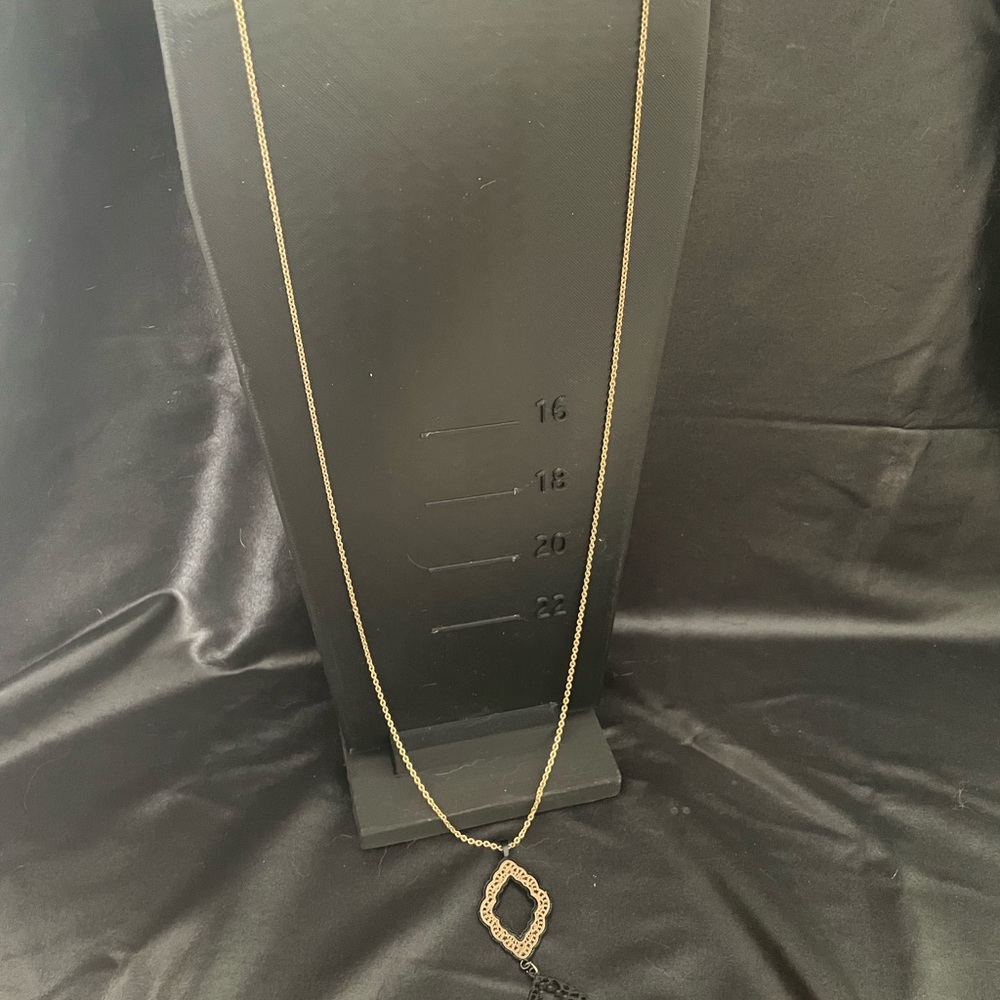 🌸$5/25🌸 - Gold Necklace with Pendant